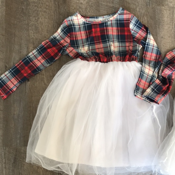 Matching sister dresses - Picture 3 of 4